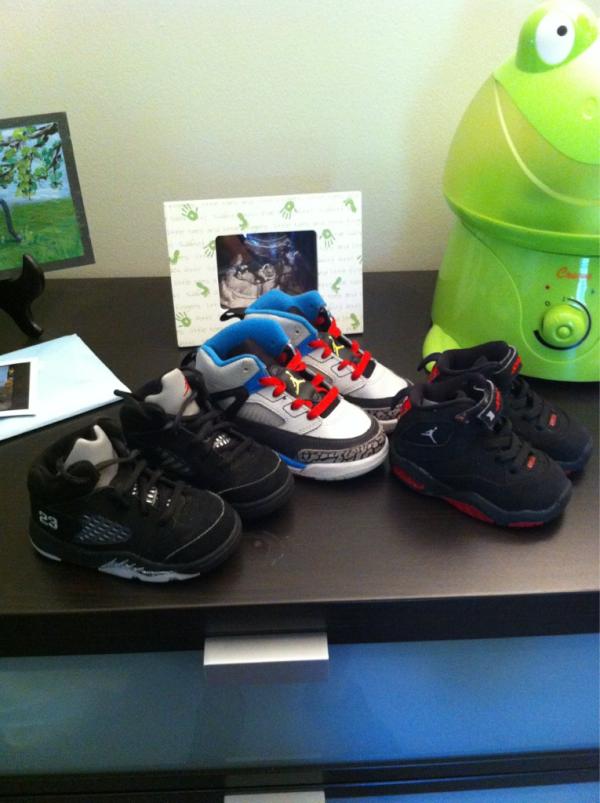 CryptOG127's tweet photo. The start to his collection. Spiz'ike Bordeux, Jordan V, not sure what the third kind r #toddlerswag http://t.co/BadY9ZIz