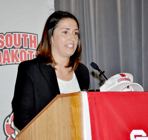 VermillionToday's tweet photo. Amy Williams Named South Dakota Women’s Basketball Coach. See http://t.co/svrothAx for story. http://t.co/mEkllTj6