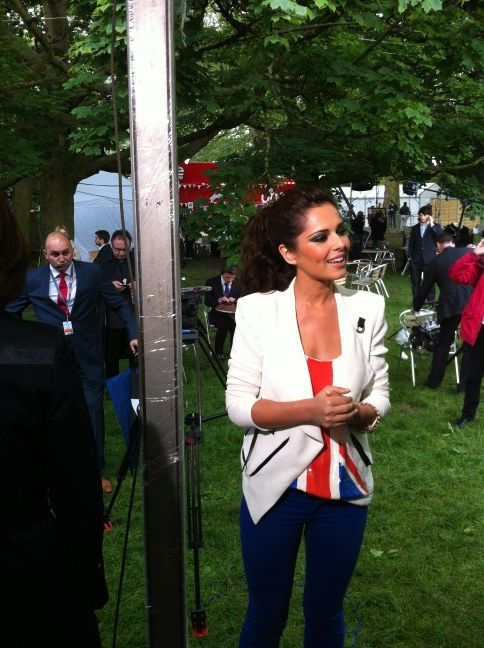 ForeverCheryl's tweet photo. Cheryl at the Jubilee concert! [2] http://t.co/B3qYfRTS