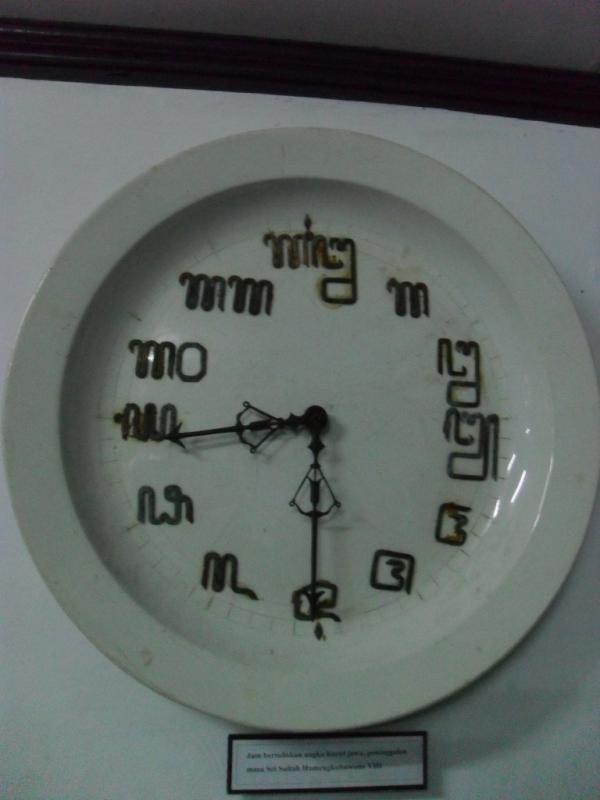 Jogja Media On Twitter Jogjapict Koleksi Jam Dinding Marmer Yg Angkanya Masih Pake Aksara Jawa Http T Co Tfseqpar Via Parentahhageng
