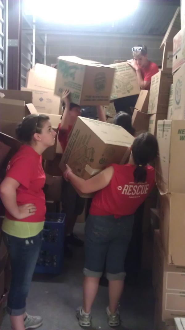 CCStudentMin's tweet image. Getting food for the food pantry at the journey home. #soap12