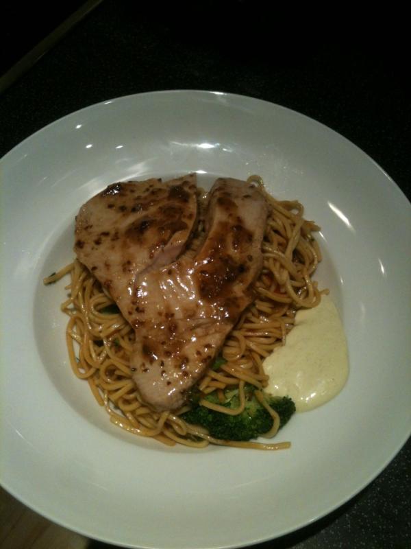 guy_s14's tweet image. Sesame seared Tuna steak, noodles, stir-fry veg and Wasabi mayo #whosaysicantcook ;)