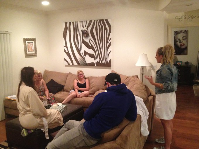 Done shooting &amp; Hanging at my house now w/ my mom, @AshleyInLA @mattykurlzzHU @alexkaylin @sydneybarlette