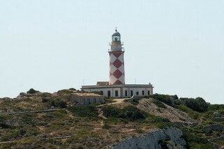 XarxesEducacio's tweet photo. #preguntes10  -- I ja que hi som... la torre del Far de n'Ensiola és vermella i blanca, en forma de rombs. Mirau-la ;-) http://t.co/3TuWptlU