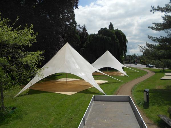 Ooohhh, wat zijn ze mooi! Onze nieuwe #Starshade tenten vandaag geplaatst op #Proefde8terhoek