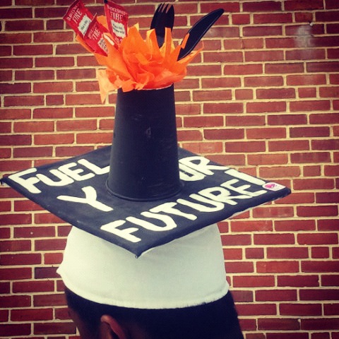 tacobell's tweet photo. Retweet this and @TacoBell will donate $5 to #GraduateToGo to help teens graduate high school. Up to $1 million! http://t.co/jLvq9pk2