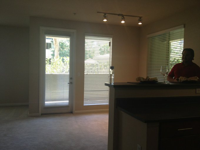 Is our leasing agent in the dining room http://t.co/4bkCJ9vh