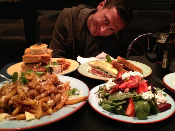 1EyeDesigns's tweet image. #earlybird best diner in london. With race car Phil. Great weekend grub. Cheers!