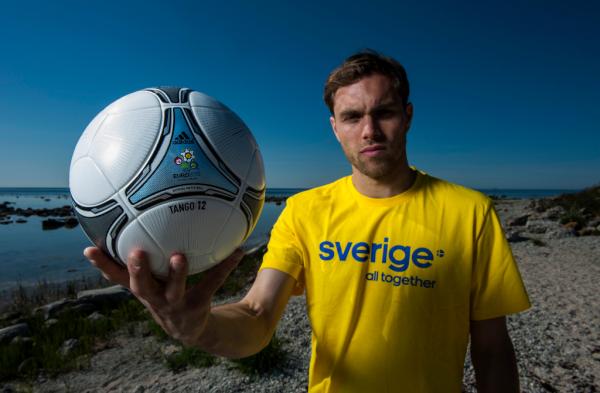 adidasfootball's tweet photo. Day 15 of Road Tour: Sweden #Tango12 http://t.co/fCTlY8dG