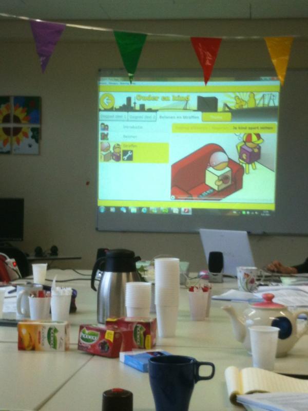 dir_veiligrdam's tweet photo. Goed gevuld werkbezoek, nu een uitleg over programma #wegwijsinNederland. http://t.co/Je9nFJtL