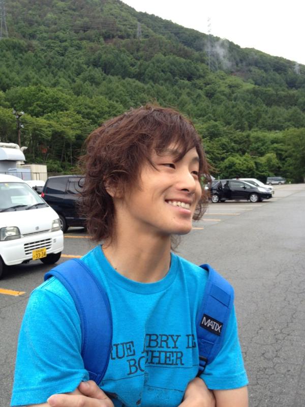 yoshitanaca's tweet photo. 今日は飛鳥進さんとカムイ御坂に滑りに行きました♪足パンパンになったけど久々のスノーボード楽しませ���もらいましたー‼ディガーのコニさんがパーマをかけてて、すっかり見ためチャラ男風になってた事にはビックリしたが(@￣ρ￣@) http://t.co/hzggToTF