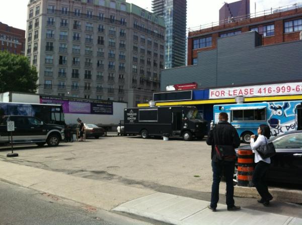 foodtrucksTO's tweet photo. Most of the trucks are set up in the south lot at Queen and Jarvis today http://t.co/9i1KS72A