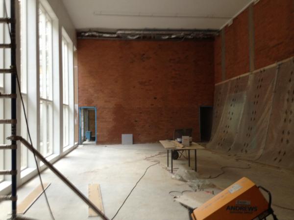 Meander_bouwt's tweet photo. Een blik in de sportzaal in aanbouw van de afdeling Fysiotherapie en Revalidatie. Grote ramen met uitzicht op natuur. http://t.co/Z5jTAWci