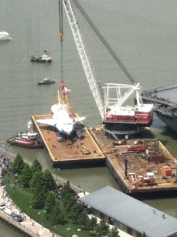 dsb212's tweet photo. Space shuttle http://t.co/WaPTNUvi