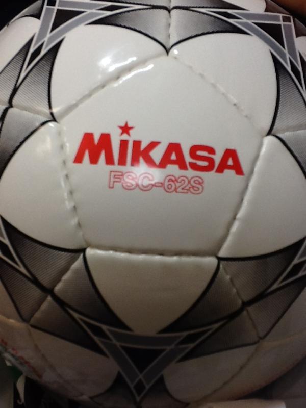 LigaDePadres's tweet photo. Hoy jueves..., estrenamos balón. http://t.co/vwMi0GCJ