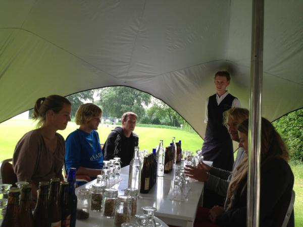 OlmerMeijer's tweet photo. Met @sportways celebrating!! #bierpassie goed geregeld! http://t.co/TU37Exdi