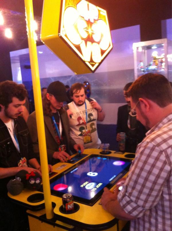 Thespen's tweet photo. Bandai-Namco's 4 player-vs PacMan game. Very clever idea for some modern day arcade fun. http://t.co/8JwNkhY0
