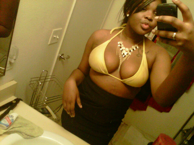 Pool time! http://t.co/uyvxaWCt<a href="/tag/bigboobsproblems"class="tags"><span>#bigboobsproblems</span></a>