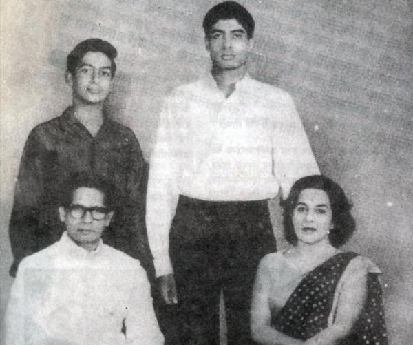 Moses Sapir on Twitter: "Nice old pic of Bachchan family @SrBachchan Shree  Harivansh Rai Bachchan,Mrs.Teji Bachchan,Amitabh ji Aur Ajitabh ji  https://t.co/2r17KkED"