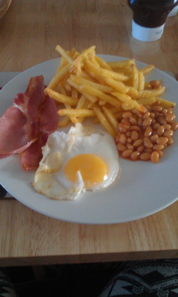 laureenhillss's tweet image. just cooked this got me and my step dad #housedidntburn #hadhelp