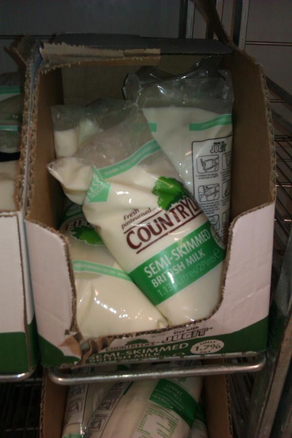 hannahbutlerxo's tweet image. eugh why would anyone buy milk in a bag #hatemilk #sick