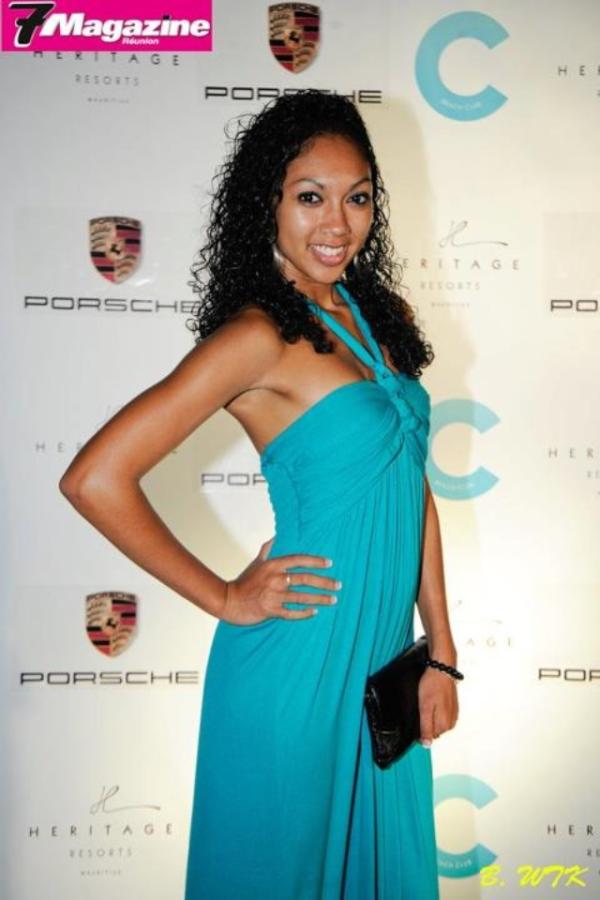 CamilleFarcot's tweet photo. Candidate miss réunion #beautequandtunoustiens http://t.co/kRtO7KYE