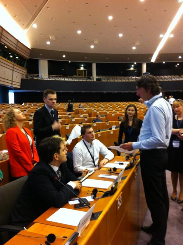 rehladak's tweet photo. Getting ready for the hackathon awards  ! #da12data #europeana http://t.co/jUyrnih8