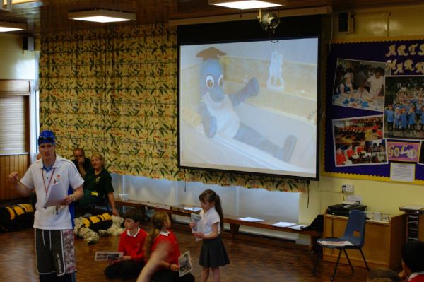 GoymerA's tweet photo. @WSAW_RLSSUK Leicestershire new teacher also helps out with the assemblies http://t.co/qPAy34Z9