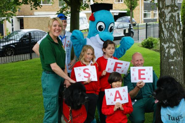 GoymerA's tweet photo. @WSAW_RLSSUK Tugs said 'Be SAFE... Know the SAFE code' http://t.co/W7w0KtG9