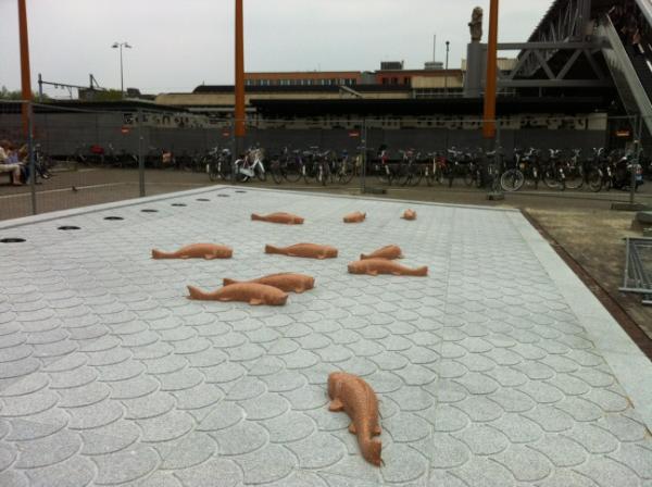 BDRobertVanLith's tweet image. De fontein op het Leonardo da Vinciplein wacht alleen nog op water. #BrabantWonen #cadeau