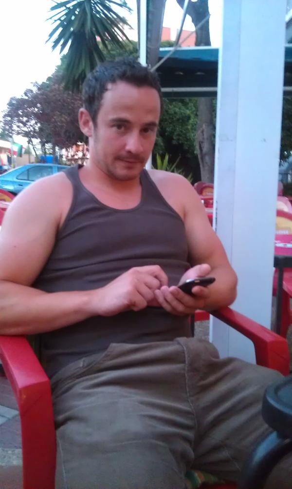 thefatbusdriver's tweet photo. And he goes on about me on the phone #potkettle http://t.co/YKRt2qac