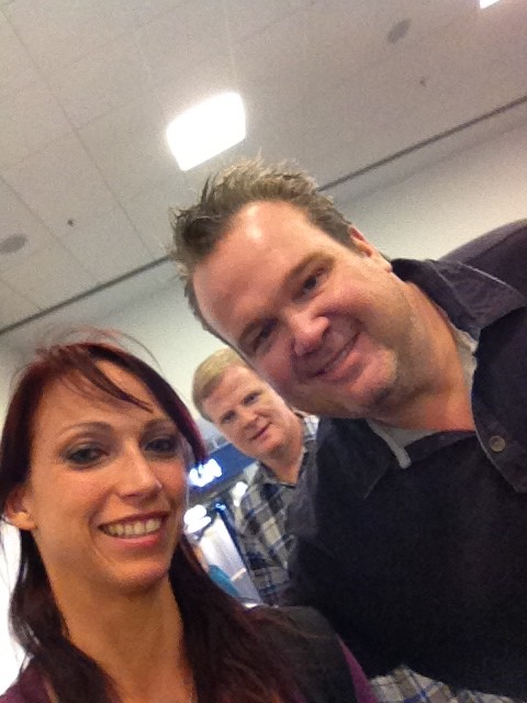 Totally having a Geekgasm over @ericstonestreet! He was kind enough to let me snap a fan photo. #modernfamily<a class="tags" target="_blank" title="On Twitter" href="/?out=eyJ0eXAiOiJKV1QiLCJhbGciOiJIUzUxMiJ9.eyJpYXQiOjE3MjEzNTQ5NzEsImlzcyI6InR3cG9ybnN0YXJzLmNvbSIsIm5iZiI6MTcyMTM1NDk3MSwiZXhwIjoxNzUyODkwOTcxLCJyZWRpcmVjdF91cmwiOiJodHRwczovL3R3aXR0ZXIuY29tL2VyaWNzdG9uZXN0cmVldCJ9.9eBPf9mV_yPtgi0plrPe-WC_0F_nkXBMypmGlrT_GJh5BJIN-rbWrIs9XcYfKDFugDwehTkS-_S4duw7DV5w7w">@ericstonestreet</a><a href="/tag/modernfamily"class="tags"><span>#modernfamily</span></a>