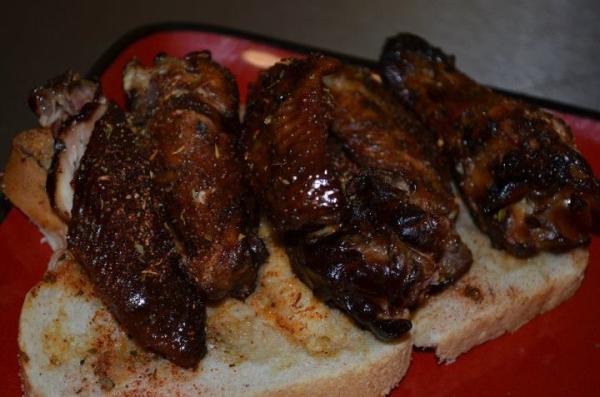 OutlandMusic's tweet photo. Smoked Wings #Greedys 5536 Troost KCMO http://t.co/3C7A85pg