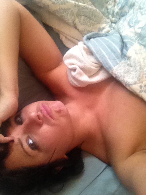 Tis is my I don't wanna get out of bed face : ) http://t.co/Dr74yLQu