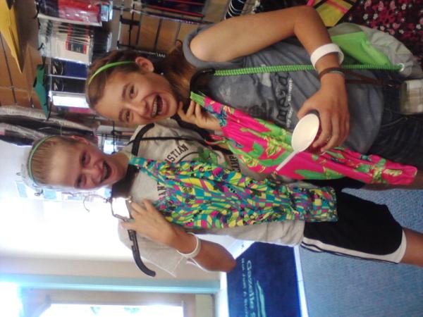 BDDL_15's tweet photo. Isn't THAT attractive.. #twiterlessSmitheeandLauren #workthatgrandmasuit http://t.co/EBCPacn