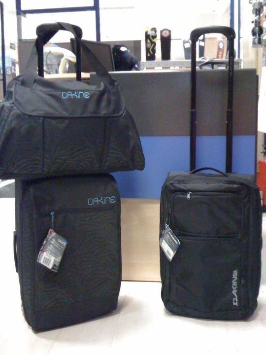 patricksportmad's tweet photo. Te vas de viaje? Promoción en trolleys Dakine. Estos modelos con 50%Dto! Solo esta semana http://t.co/lwZaFYlZ