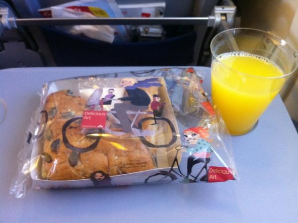 JonathanRikner's tweet photo. Nice breakfast on the plane towards Defqon! Soon... Soon!
#DQ12 #KLM http://t.co/wcTujI7a