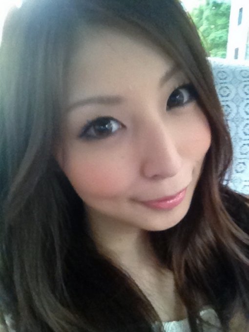 お昼からパケ撮影して、今からしゃぶしゃぶを食べに行ってきまーす(⋆ʾ ˙̫̮ ʿ⋆)たのしみだあ♪ http://t.co/z0zyUXXe