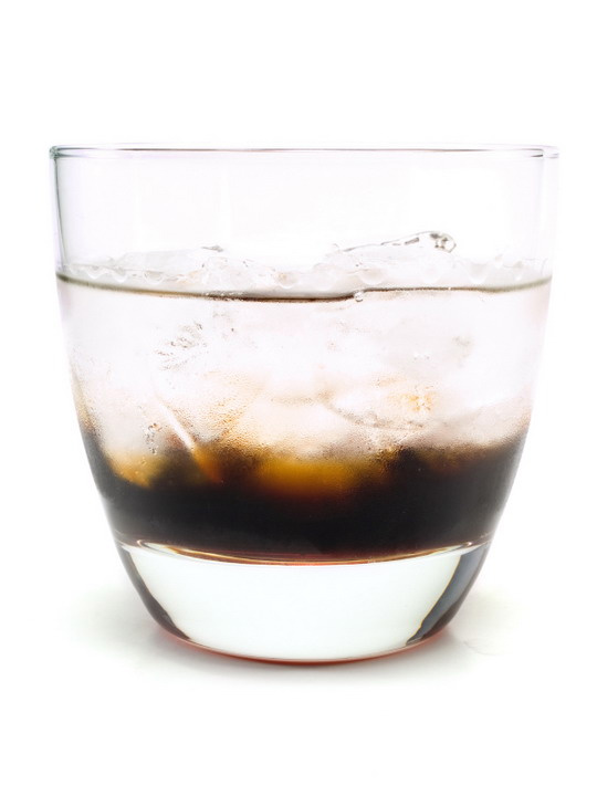 カクテルどろぼう カクテルうんちく Black Samurai ブラック サムライ という名のカクテル が海外で飲まれています その中身とは 日本酒 しょうゆ グラスに注がれた酒に 醤油を数滴たらした状態 つまり醤油色のカクテルでサンフランシスコで誕生