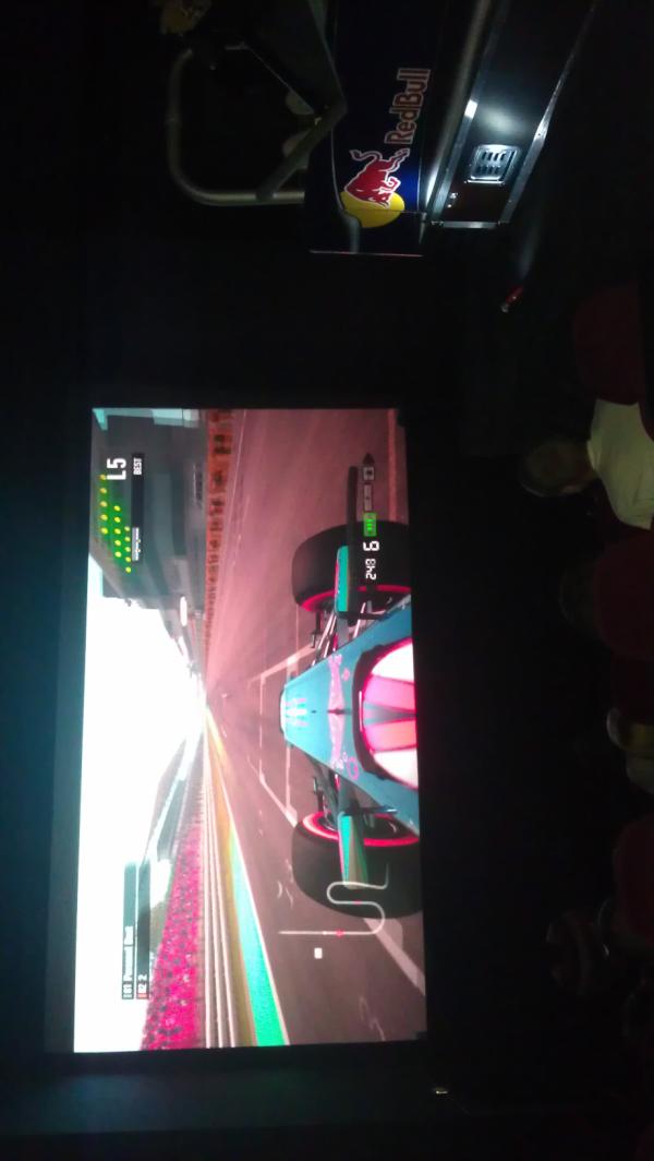 SpaceJumpCrew's tweet image. Da li ste nekad imali priliku da vozite bolid na ekranu velikom kao bioskopsko platno? Ovi momci je imaju!