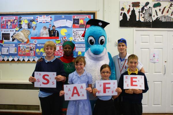 GoymerA's tweet photo. @WSAW_RLSSUK Dolphin and Adam from Leics have been educating Mrs Banda on a trip from Buteko Basic School in Zambia http://t.co/foyWMrSB