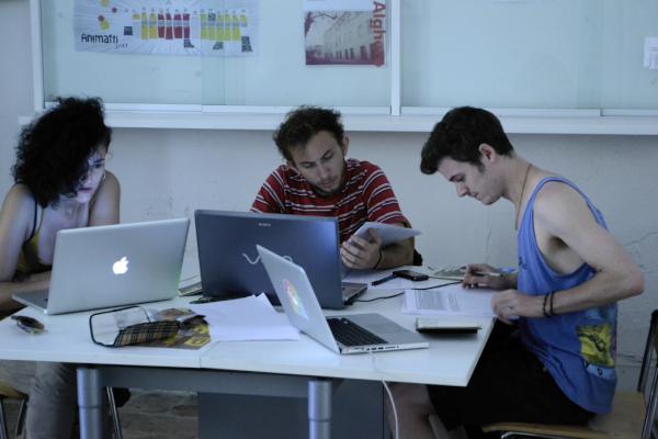 InformAnimation's tweet photo. The students keep working in their projects. http://t.co/N4ffmTLd