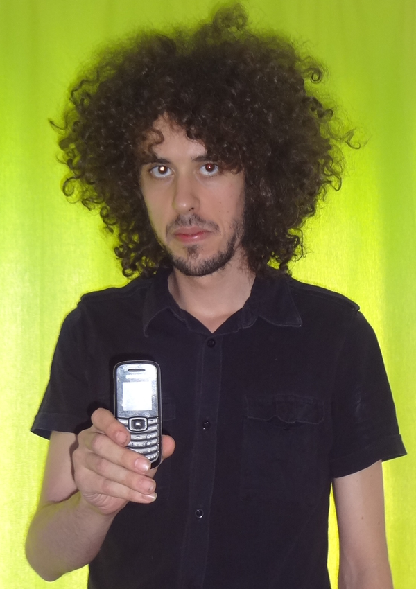 NapoleonSoloMus's tweet photo. presentamos el móvil de la entrevista (no recomendado para la radio) http://t.co/ooJEFu4P