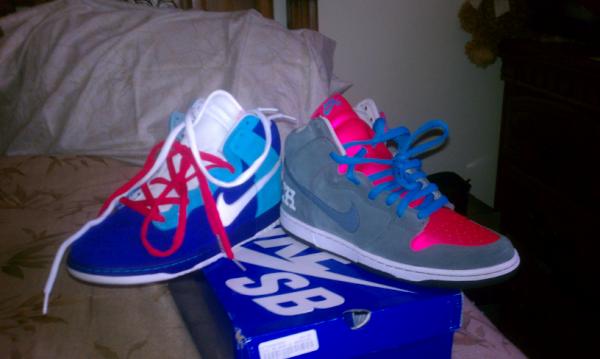 famorfoecaution's tweet photo. Two pairs of dead stock Nike sb's forsale http://t.co/Aaf9TlWZ