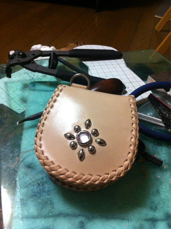 mastar71's tweet image. 最近はかがりとスタッズばっかり。  小物入れ。