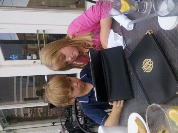 JoanCRich's tweet image. Having a blast @PrimosDallas listening to @RichOnGuitar