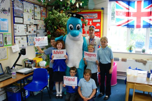 GoymerA's tweet photo. Children in Leics are loving meeting Dolphin and learning about Water Safety. One more day of assemblies to go... http://t.co/YJQCQMv1