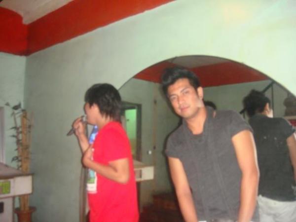 JayAcena's tweet photo. rehersal trip  W/ my voice couch. work mode yip yip:-) http://t.co/gYndrHI8
