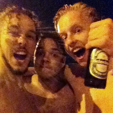 Sebastiaankieft's tweet photo. #yolo in de regen http://t.co/pS0RzKjh