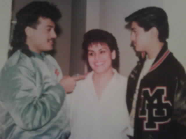 Los Tigres Del Norte on X: "Luis The Little Tiger con su hermano Freddy y su hermana Mary despues de el partido de campeonato de futbol en HS #LTDN http://t.co/5jvGRdhR" / X